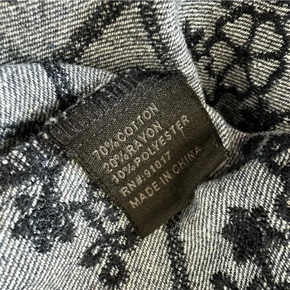 SOLITAIRE Flower Embroidered Denim Jacket - Picture 8 of 9